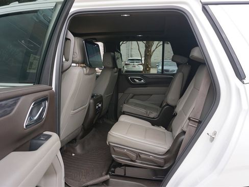 Used 2021 GMC Yukon SLT w/ SLT Premium Package image 16