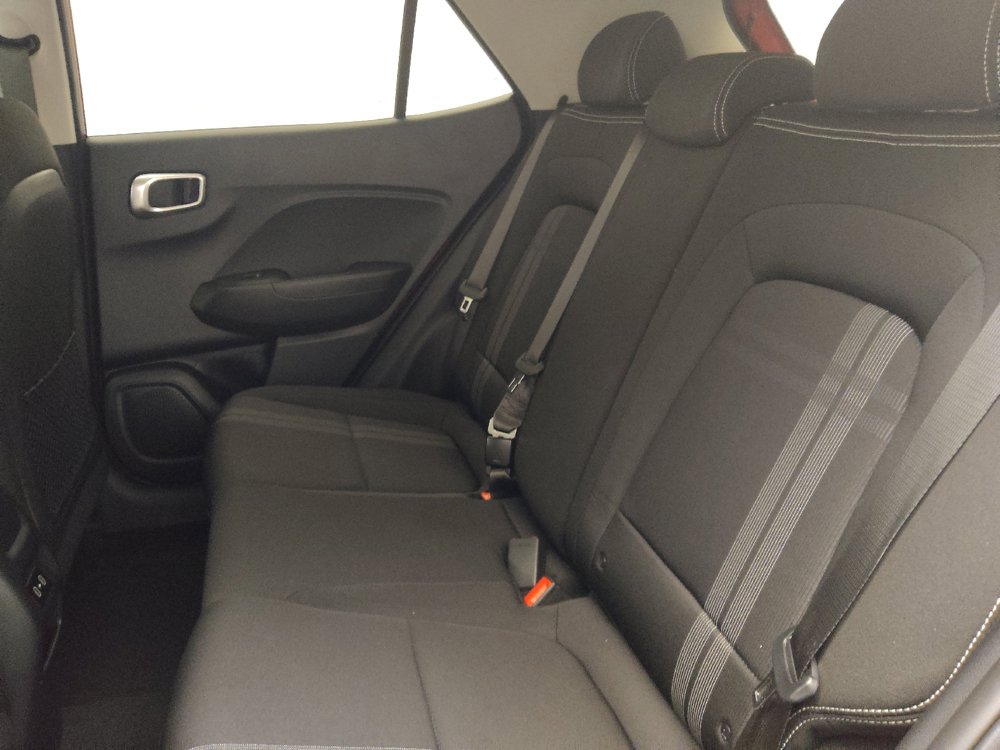 Used 2025 Hyundai Venue SEL FWD image 18