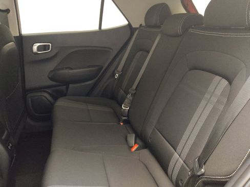 Used 2025 Hyundai Venue SEL FWD image 18