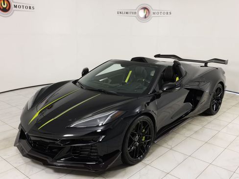 Used 2023 Chevrolet Corvette Z06 w/ Z07 Performance Package RWD image 34