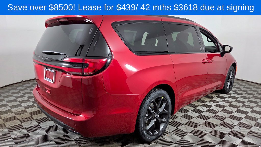 New 2026 Chrysler Pacifica Select w/ S Appearance Package FWD image 7