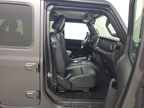 Used 2022 Jeep Wrangler Unlimited Sahara AWD/4WD image 5