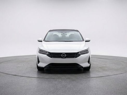 Used 2025 Nissan Sentra SV image 2