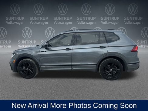 Used 2023 Volkswagen Tiguan SE R-Line image 3