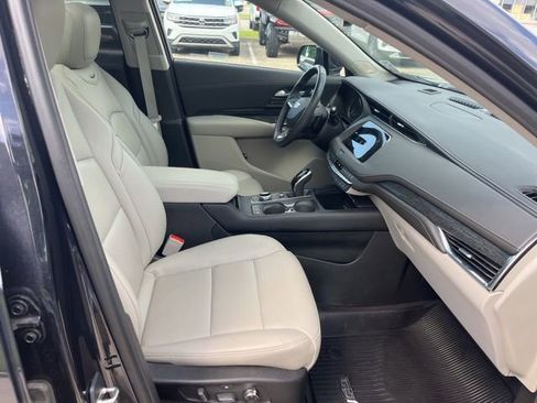 Certified 2023 Cadillac XT4 Premium Luxury FWD image 32