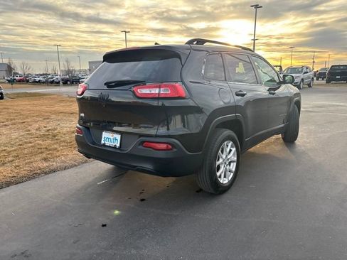 Used 2016 Jeep Cherokee Latitude w/ Comfort & Convenience Group image 3