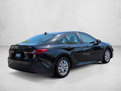 Used 2025 Toyota Camry LE FWD image 5
