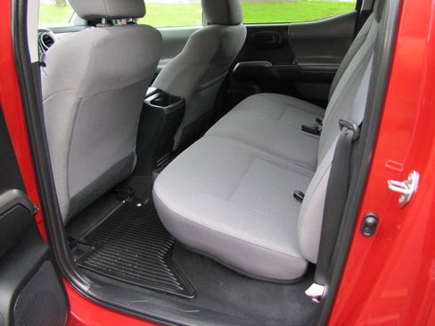 Used 2019 Toyota Tacoma 2WD Double Cab image 19