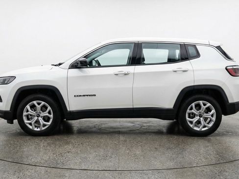 Used 2025 Jeep Compass Latitude AWD/4WD image 5