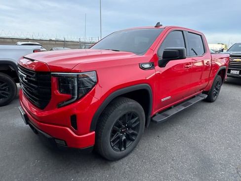 Used 2025 GMC Sierra 1500 Elevation w/ LPO, Elevation Black Package image 8