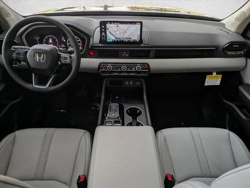 New 2025 Honda Pilot Touring image 15