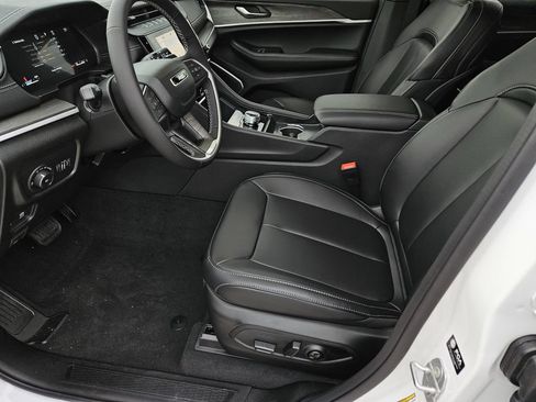 Used 2026 Jeep Grand Cherokee Limited w/ Limited Altitude Package RWD image 17