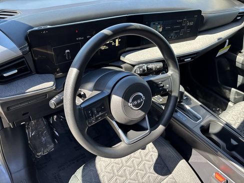 Certified 2025 Nissan Kicks SV AWD/4WD image 11