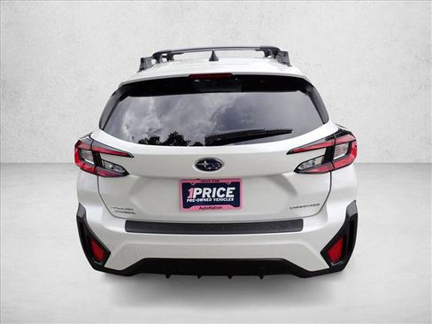 Used 2024 Subaru Crosstrek 2.0i Premium AWD/4WD image 3