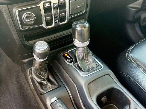 Used 2021 Jeep Gladiator Overland image 18