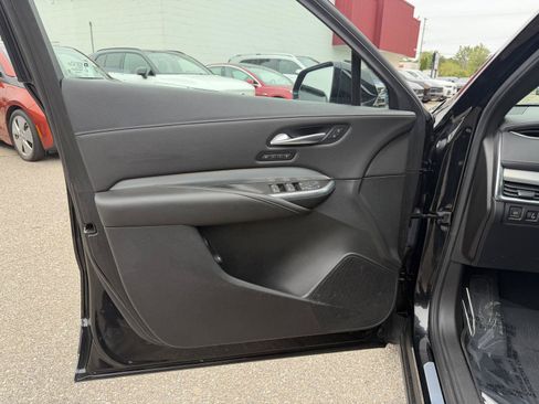 Used 2021 Cadillac XT4 Premium Luxury w/ Cold Weather Package AWD/4WD image 10