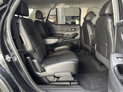 Used 2019 Chevrolet Traverse LT w/ LPO, Floor Liner Package FWD image 17