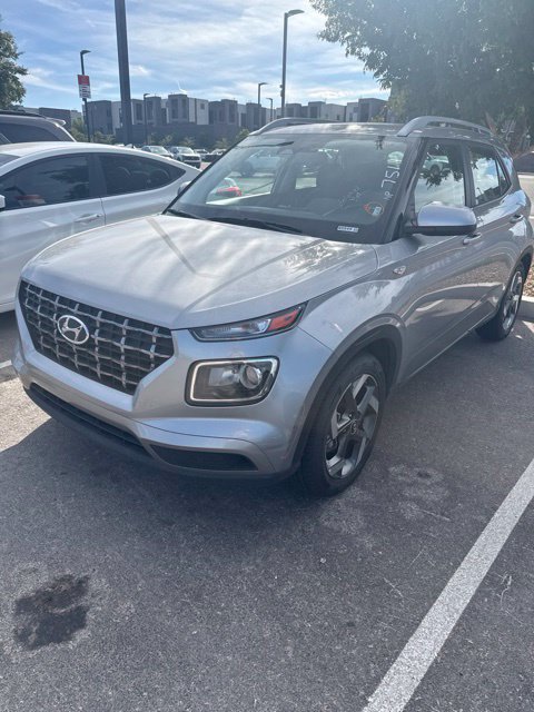 Used 2025 Hyundai Venue SEL FWD image 1