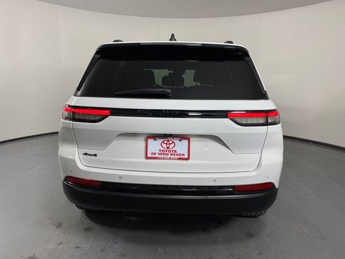 Used 2023 Jeep Grand Cherokee Altitude image 5