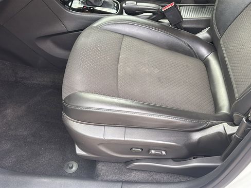 Used 2022 Buick Encore Preferred w/ Safety Package image 23