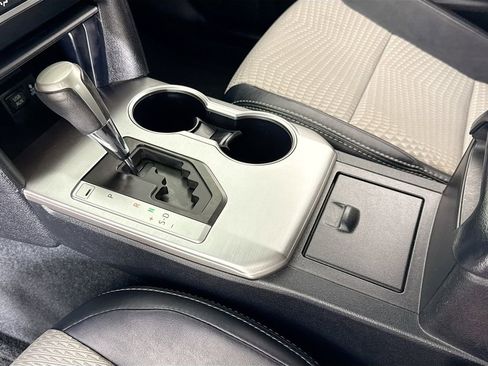 Used 2013 Toyota Camry image 22