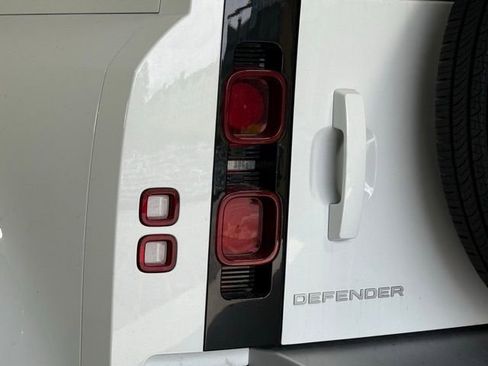 Used 2025 Land Rover Defender 110 S image 15