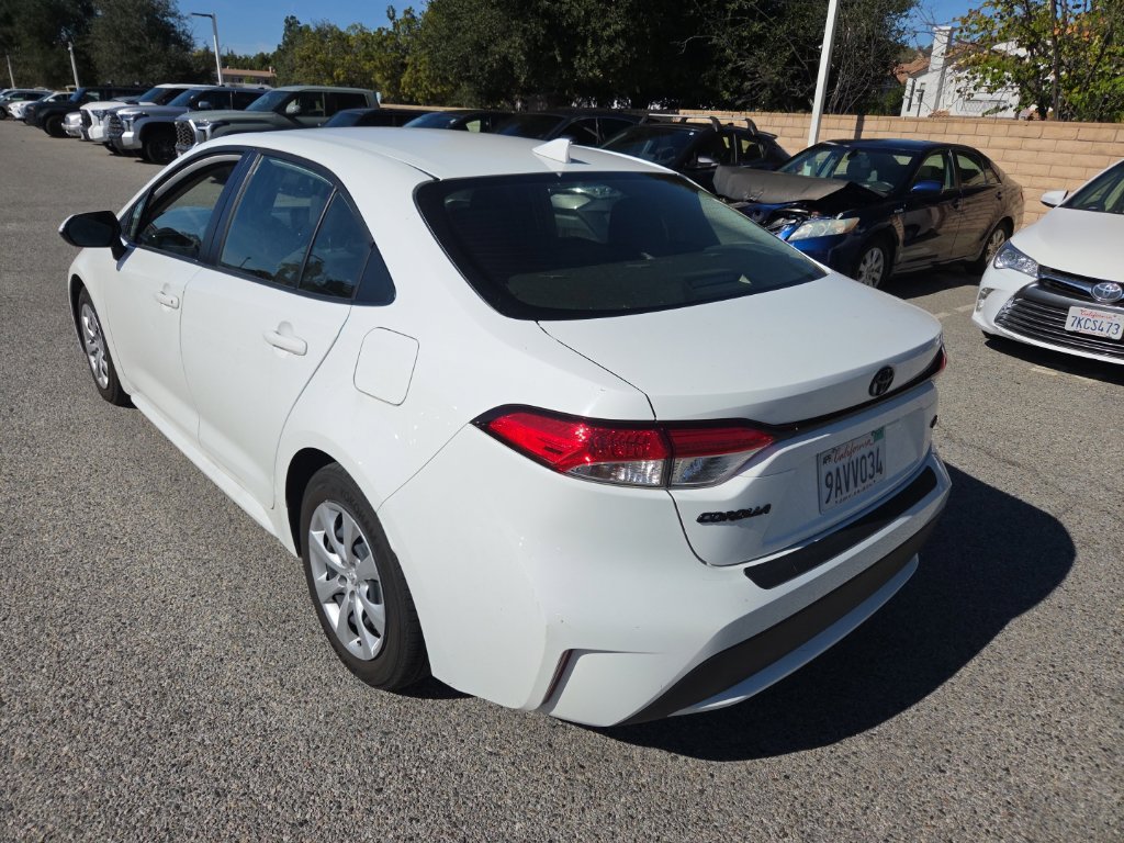 Used 2022 Toyota Corolla LE FWD image 3