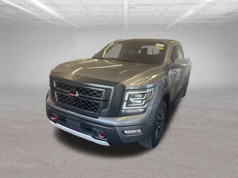 Used 2021 Nissan Titan PRO-4X w/ Pro-4x Convenience Package AWD/4WD image 11