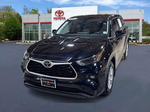 Certified 2022 Toyota Highlander LE image 1