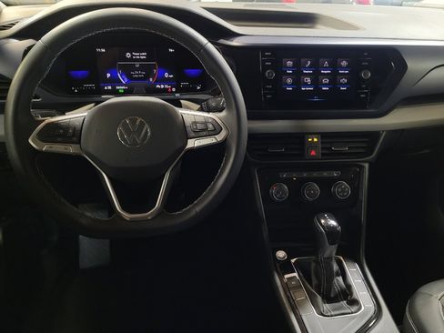 Used 2023 Volkswagen Taos SE w/ Panoramic Sunroof Package FWD image 22