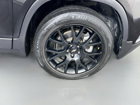 Used 2022 Chevrolet Trax LT w/ Midnight Edition AWD/4WD image 32