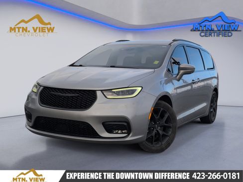 Used 2021 Chrysler Pacifica Touring-L w/ Uconnect Theater Family Group image 1