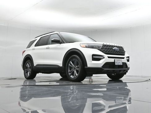 Certified 2023 Ford Explorer XLT w/ Equipment Group 202A image 54
