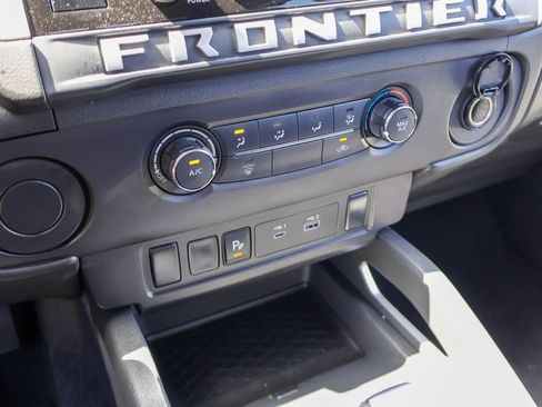Used 2025 Nissan Frontier SV RWD image 14