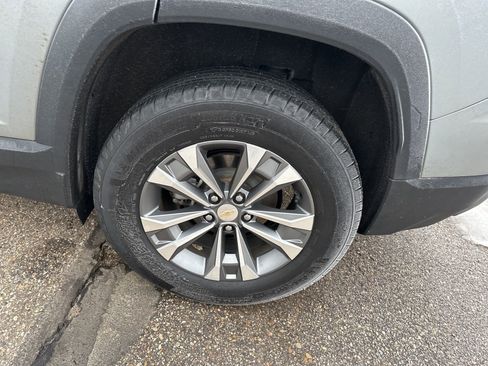 Used 2025 Chevrolet Equinox LT w/ Convenience Package II image 5