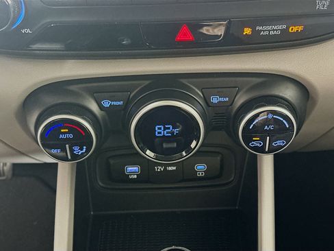 Used 2024 Hyundai Venue SEL image 22