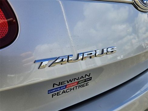 Used 2010 Ford Taurus SEL image 23