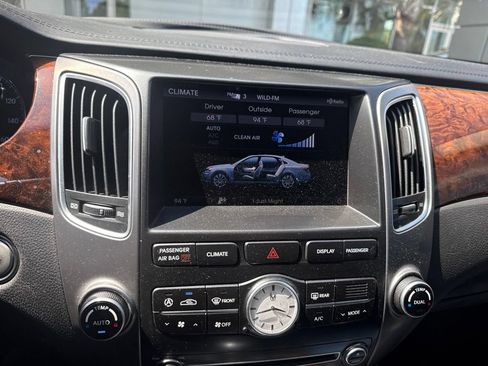 Used 2012 Hyundai Equus Signature RWD image 7