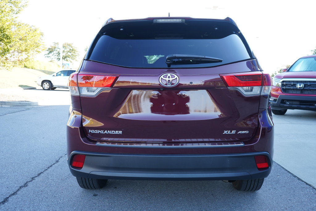 Used 2018 Toyota Highlander XLE AWD/4WD image 5