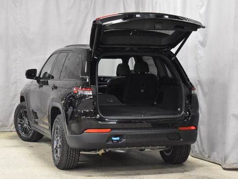 New 2025 Jeep Grand Cherokee Trailhawk w/ Advanced Protech Group II image 32