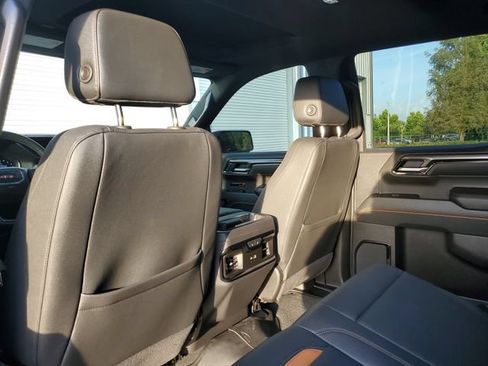 Used 2025 GMC Sierra 1500 AT4 w/ AT4 Premium Package AWD/4WD image 10