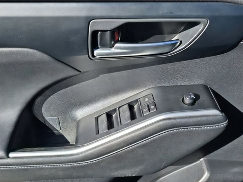 Used 2024 Toyota Highlander XLE image 13