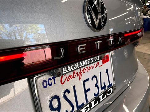 Used 2025 Volkswagen Jetta Sport image 11