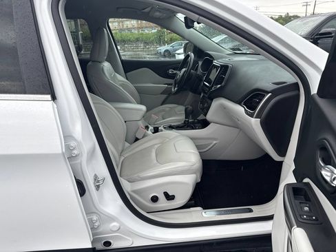Used 2019 Jeep Cherokee Limited AWD/4WD image 7
