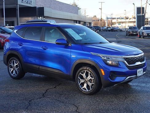 Used 2023 Kia Seltos EX image 2