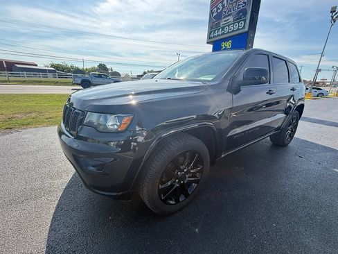 Used 2018 Jeep Grand Cherokee Altitude AWD/4WD image 8