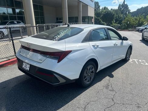 Certified 2026 Hyundai Elantra Hybrid FWD image 5