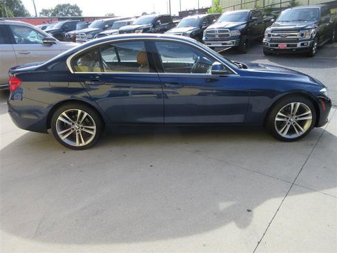 Used 2018 BMW 330i xDrive Sedan w/ Convenience Package image 11