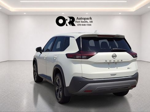 Used 2022 Nissan Rogue SV FWD image 4
