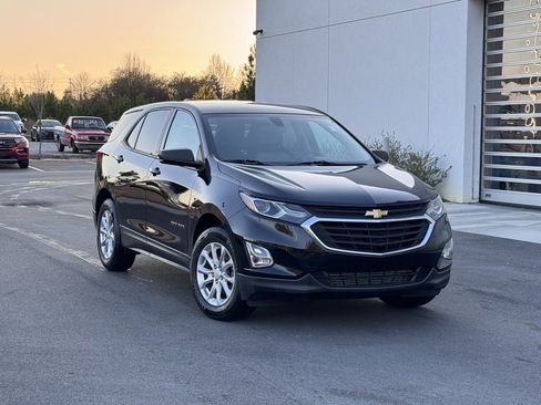Used 2019 Chevrolet Equinox LS w/ LS Convenience Package image 1